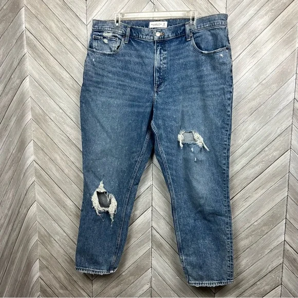 NWT Abercrombie High Rise Ripped Mom Jean Sz 18 Long - Picture 1 of 11
